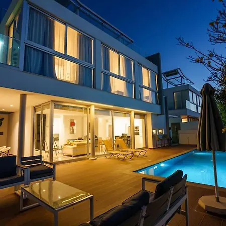 Hubstay - The Royal Palace Lux - 10 Min Walk To The